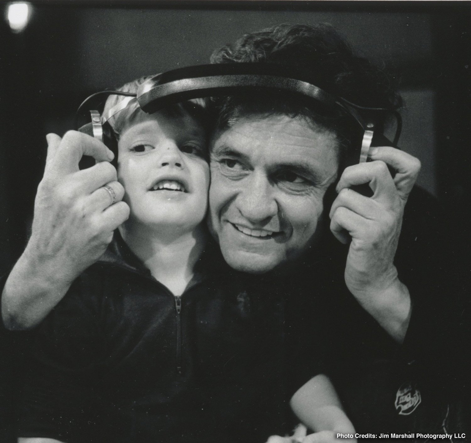 RETROLUXE_Johnny_Cash_Out_Among_The_Stars_02